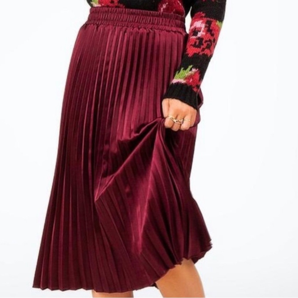 Jun & Ivy Francesca’s Burgundy Pleated Skirt, Large